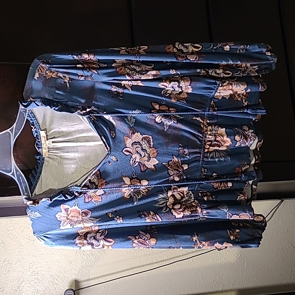 Les Serine medium,  never worn